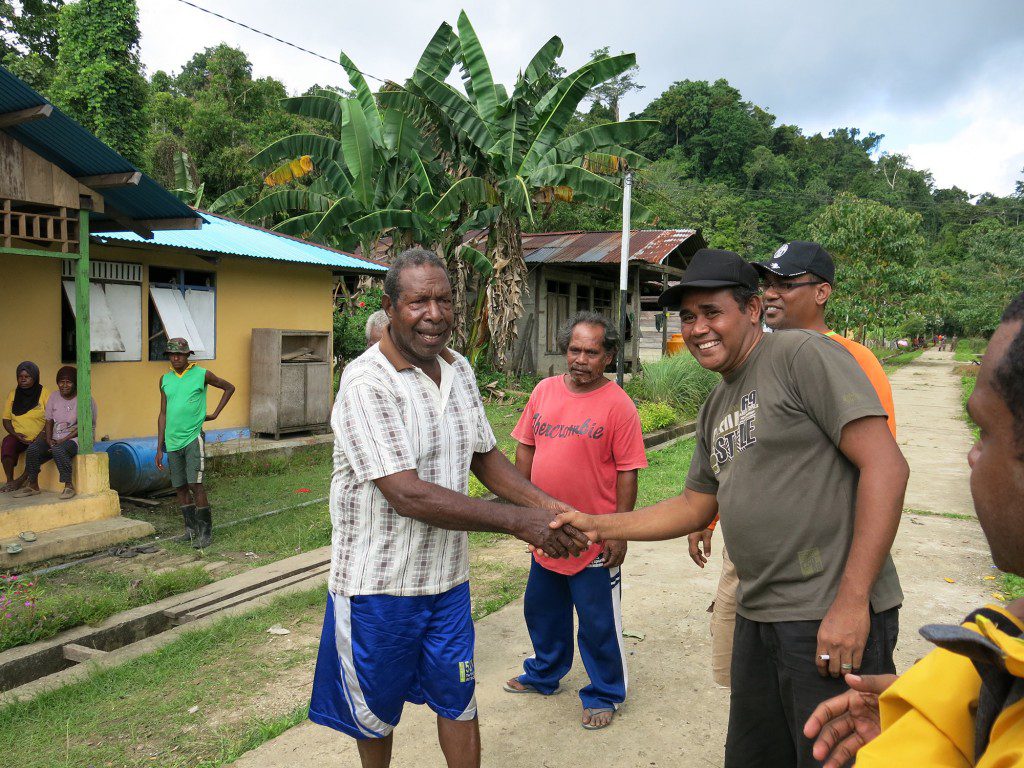 Monitoring team welcomed by village chief in Arguni Bay